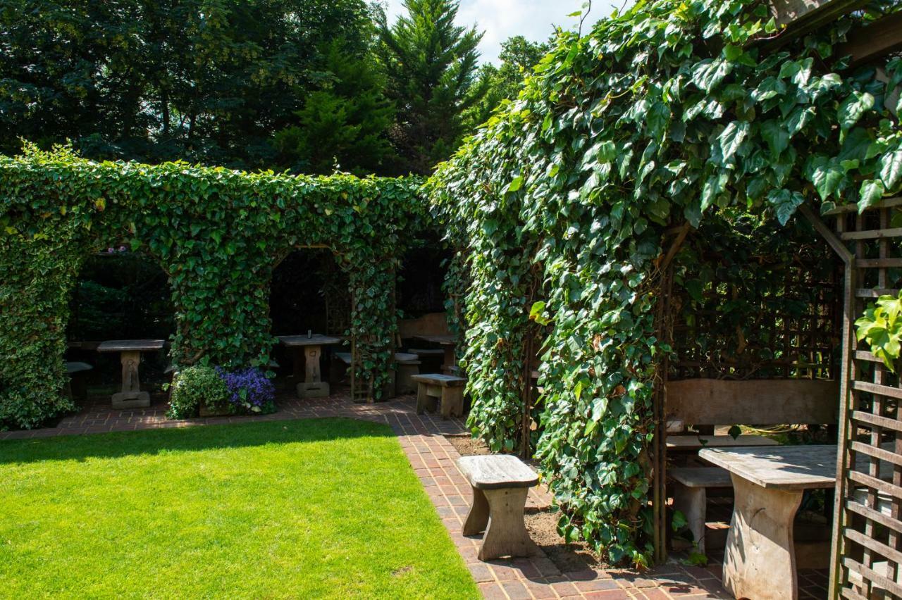 The Withies Inn Godalming Ngoại thất bức ảnh