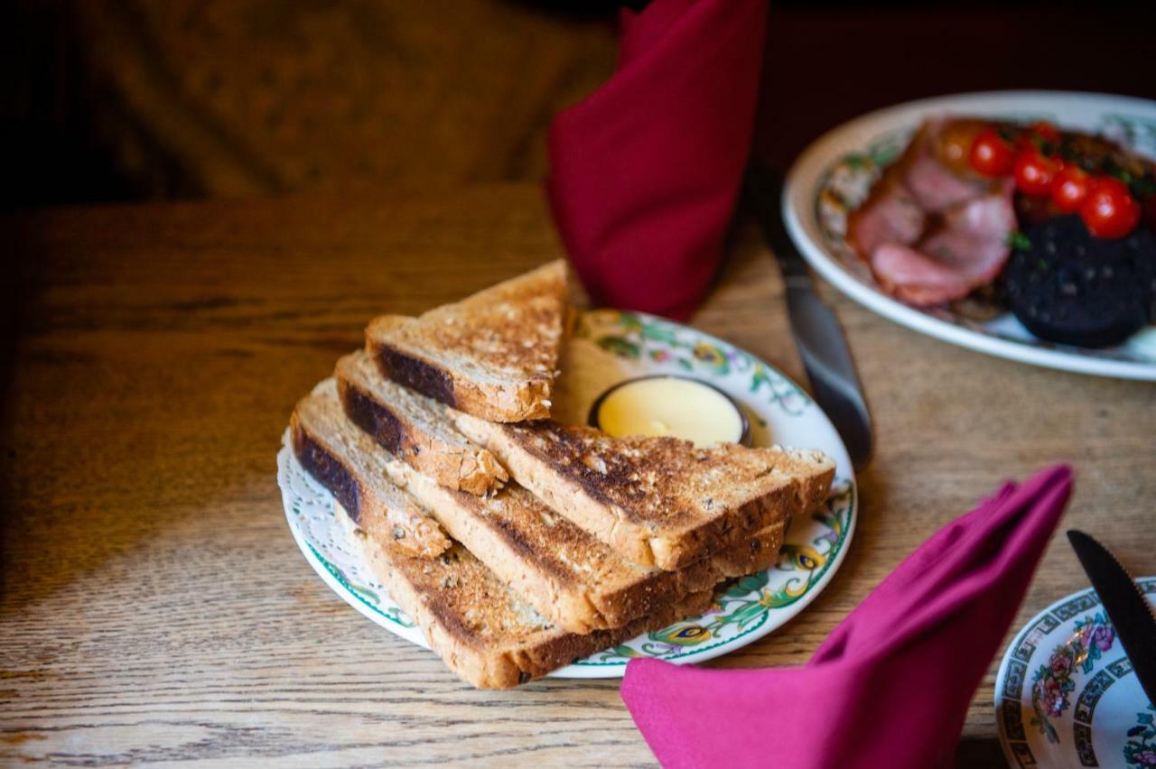 The Withies Inn Godalming Ngoại thất bức ảnh